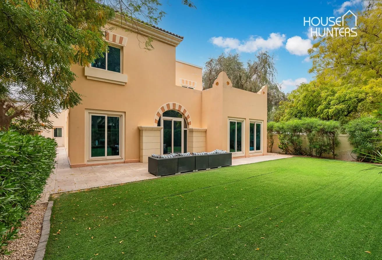 Extended C3 Villa | Huge Potential |Quiet Location