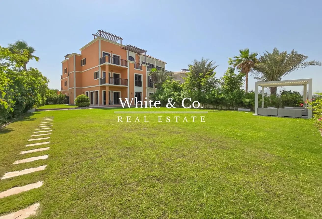 Luxury Finishing |Upgraded Unit| Sea View