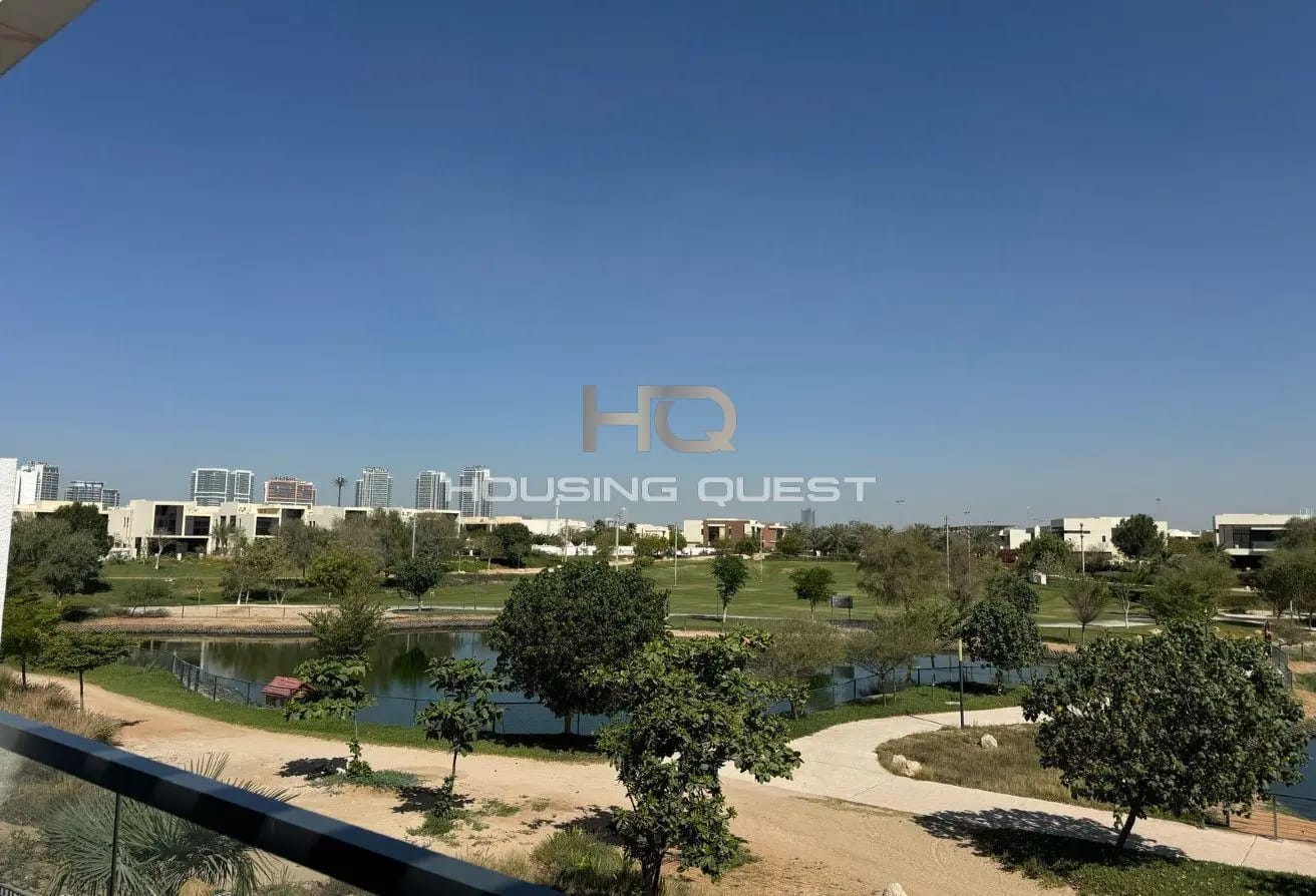 4 Bed | Middle Unit | Prime Location