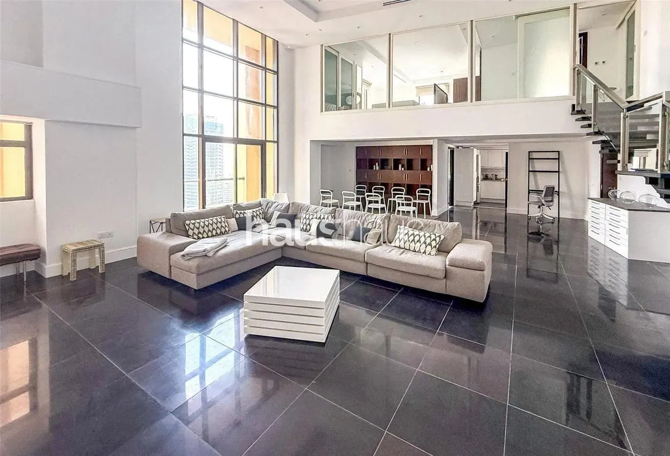 Vacant | Large Loft | Marina Views