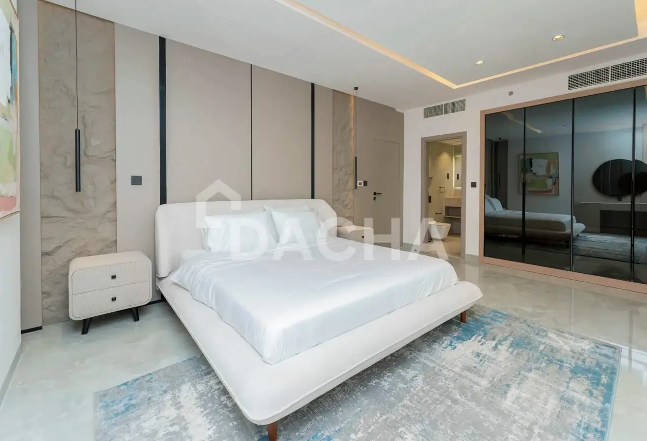 Upgraded | Vacant | Partial Sea View
