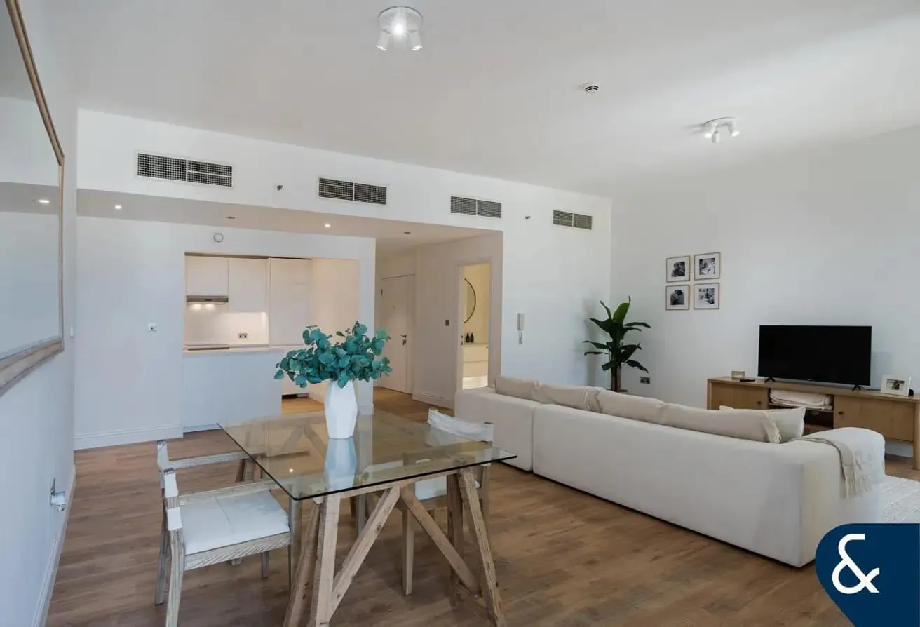 Square Layout | Fully Upgraded | Sea View