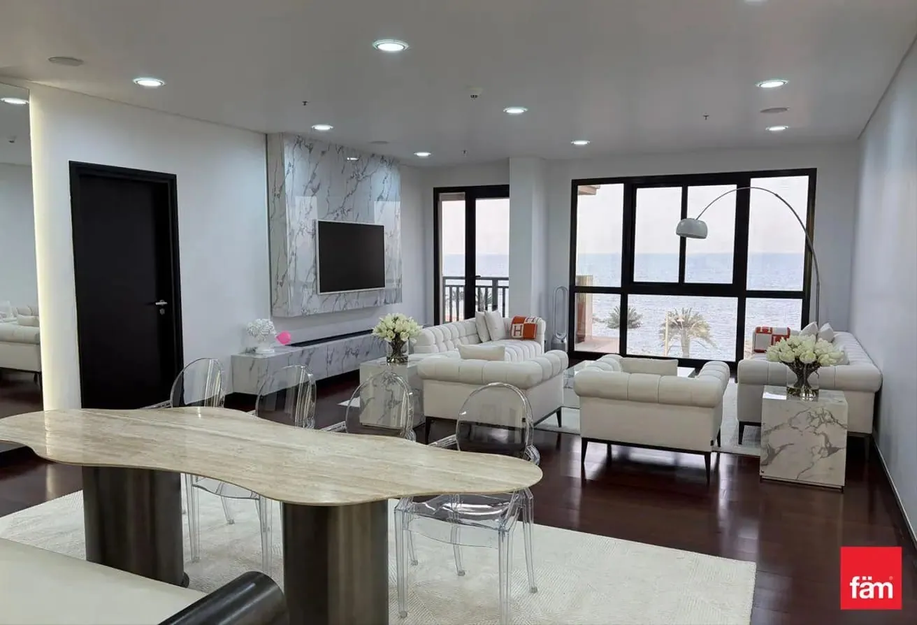 Huge Layout / Seaview / Vacant / Renovated