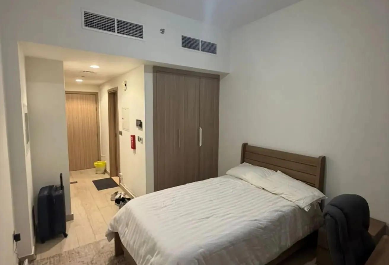 Vacant Studio I Furnished I Prime Community