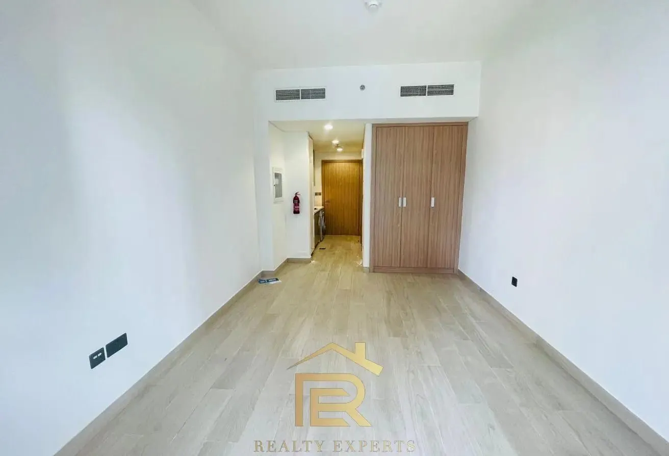 SPACIOUS STUDIO | ELEGANT VIEW | BEST DEAL !!!!!!!