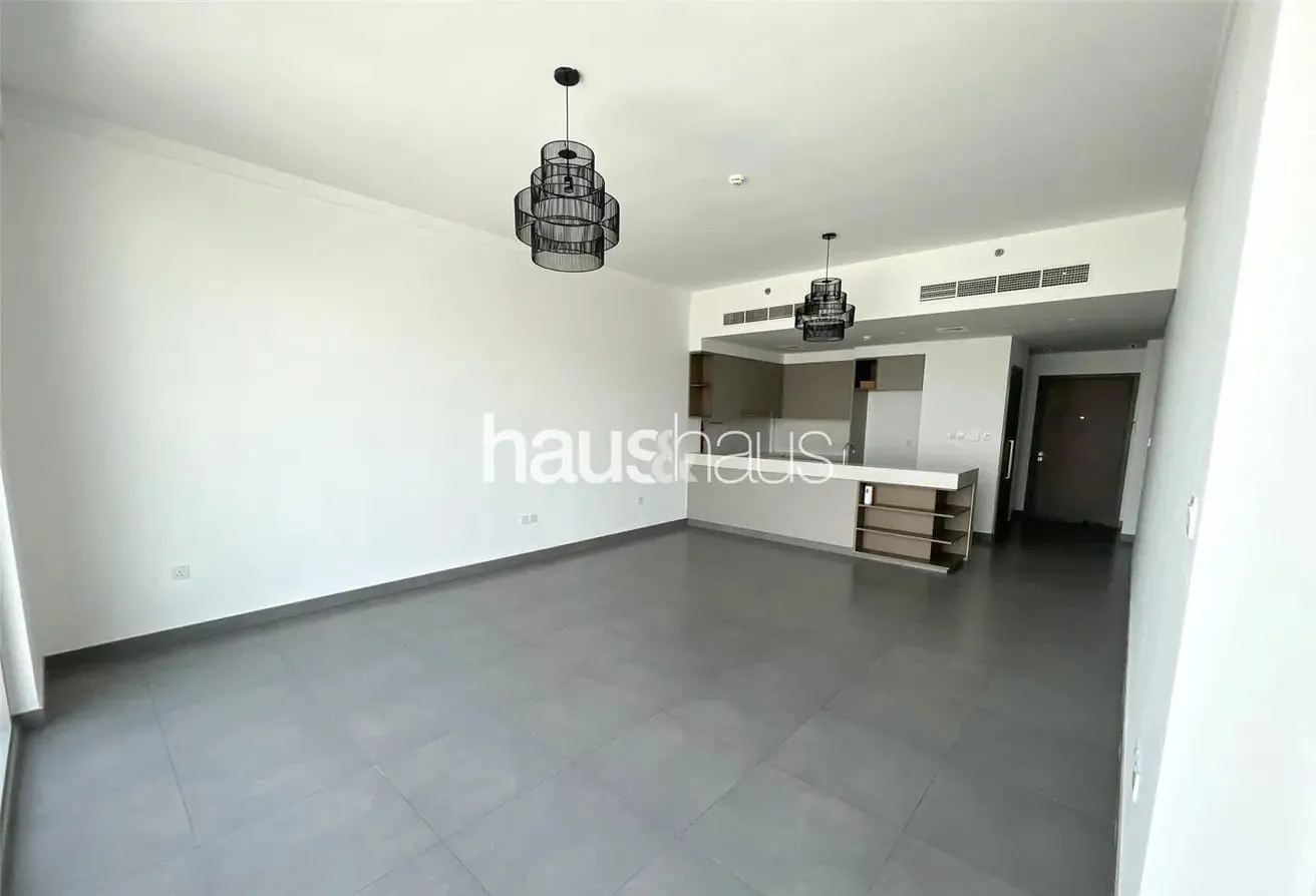Unfurnished | Maids Room | Mid Floor