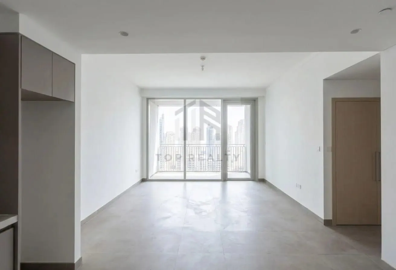 Spacious | Unfurnished | High Floor