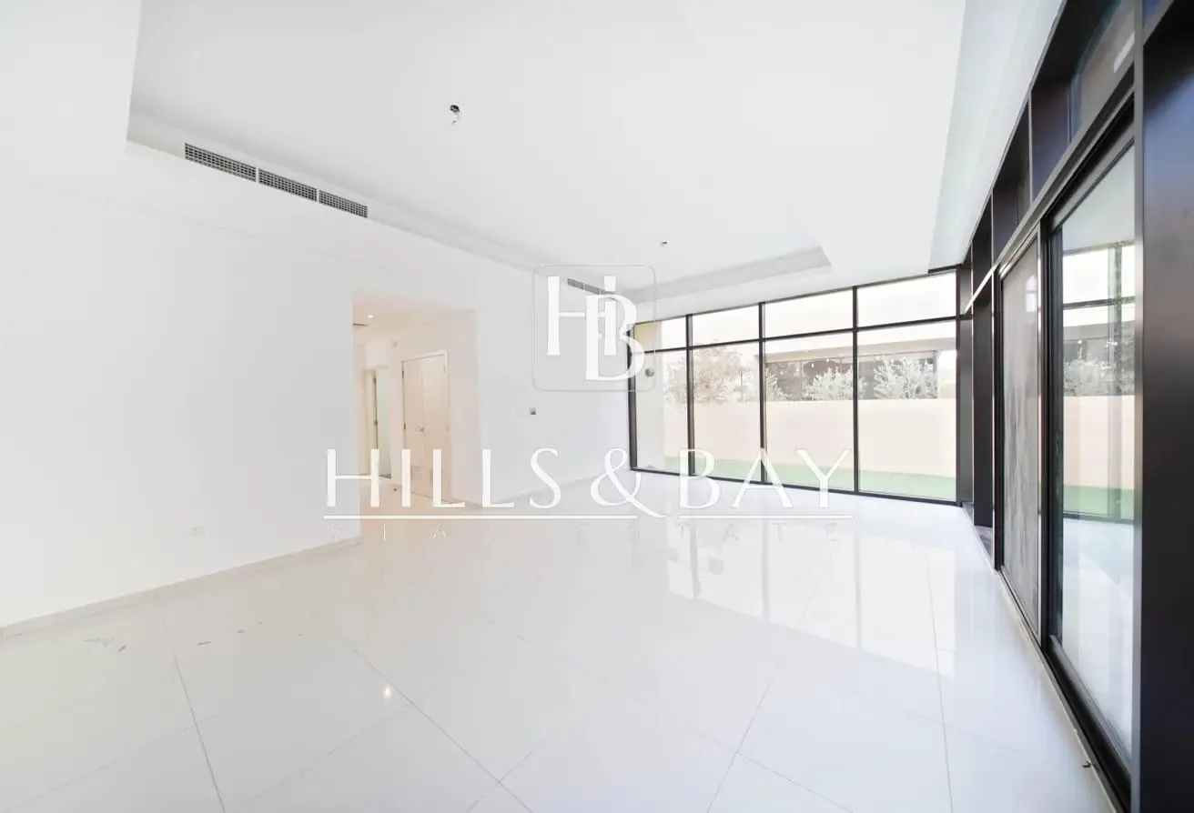 Vacant | End Unit | Bright and Good Location