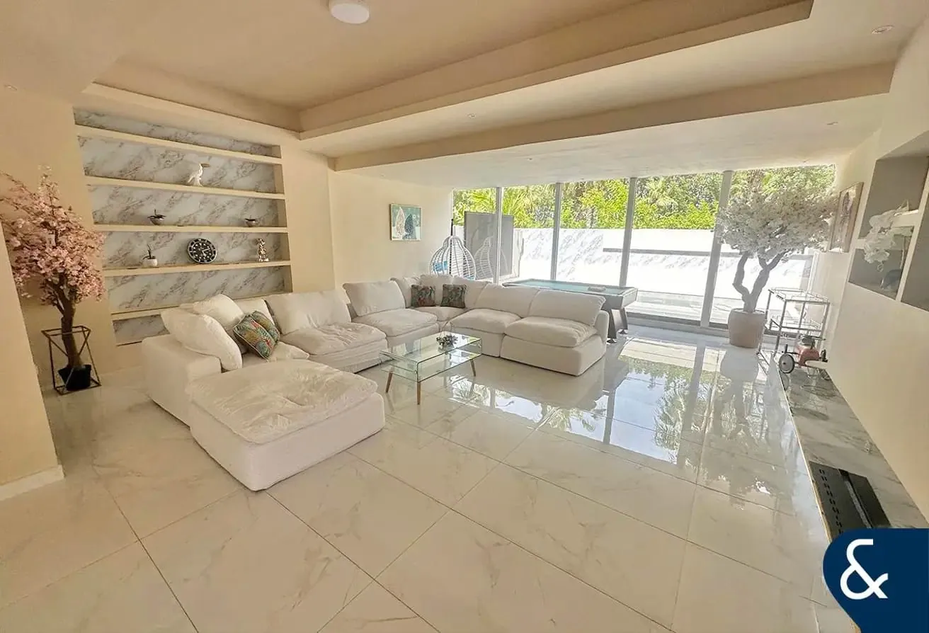 4 Bed | Furnished | Upgraded | Private Pool