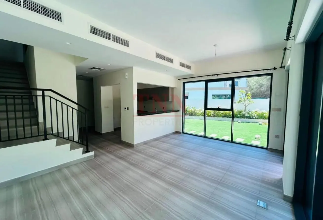 VACANT | SINGLE ROW | SPACIOUS | PARK FACING