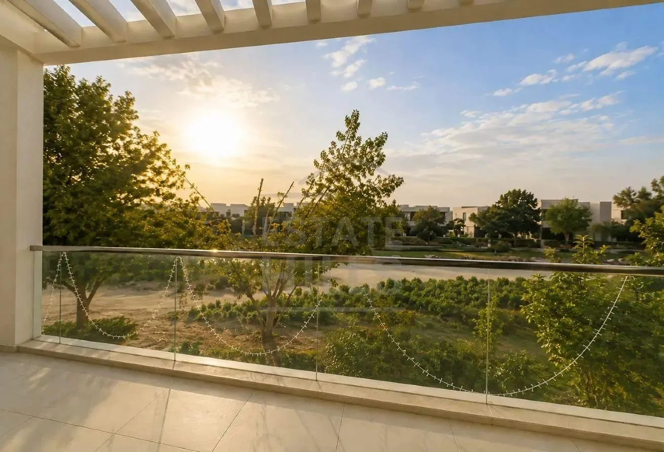 Middle Unit | Vacant | Park View | Close to Pool