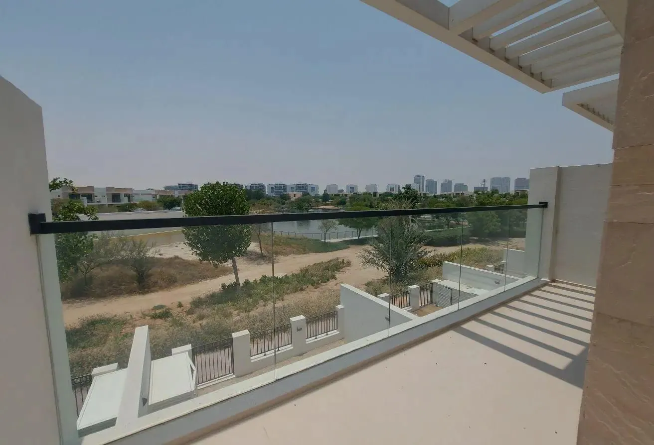 Single Row | Landscaped