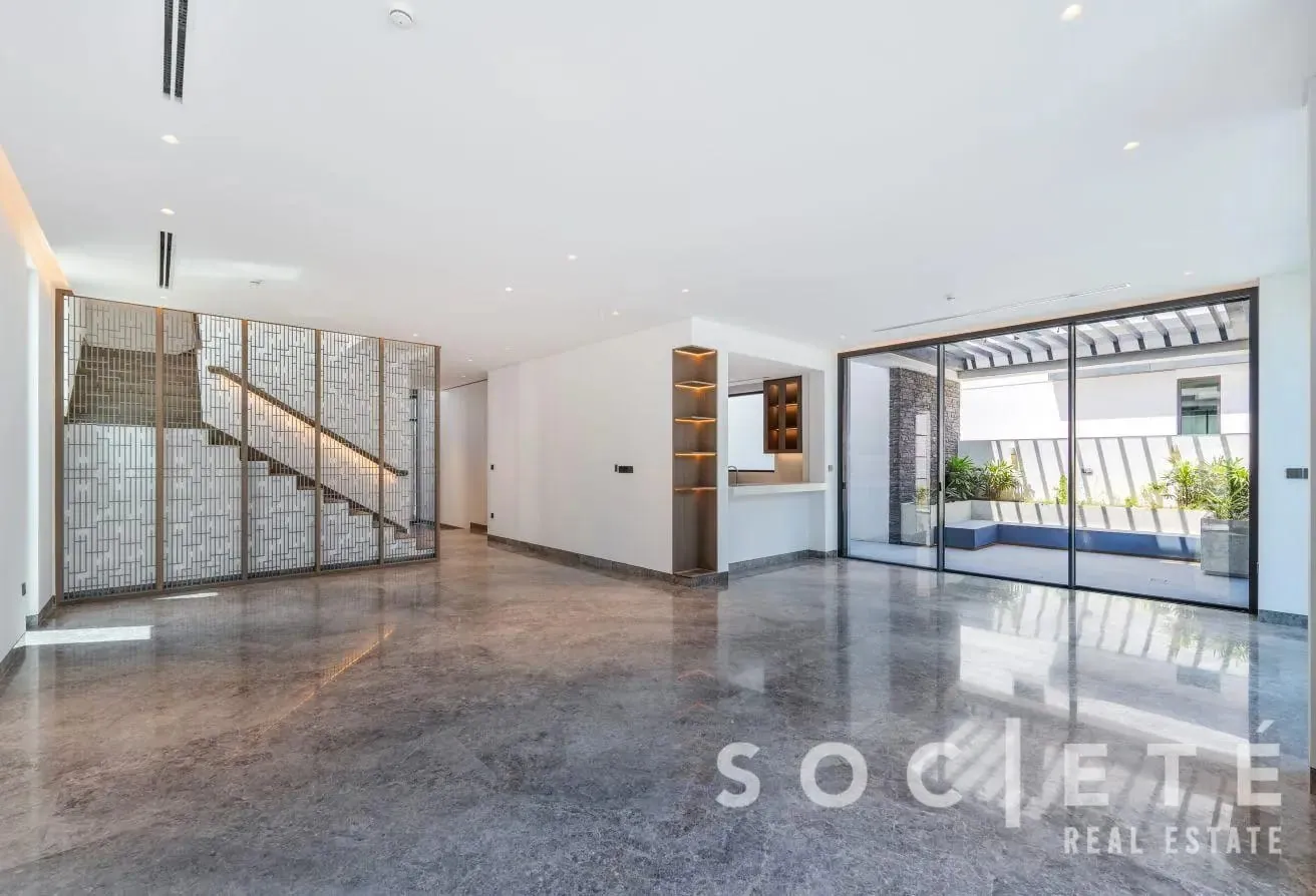 LUXURY LIVING | PRIVATE POOL | PREMIUM FINISHES