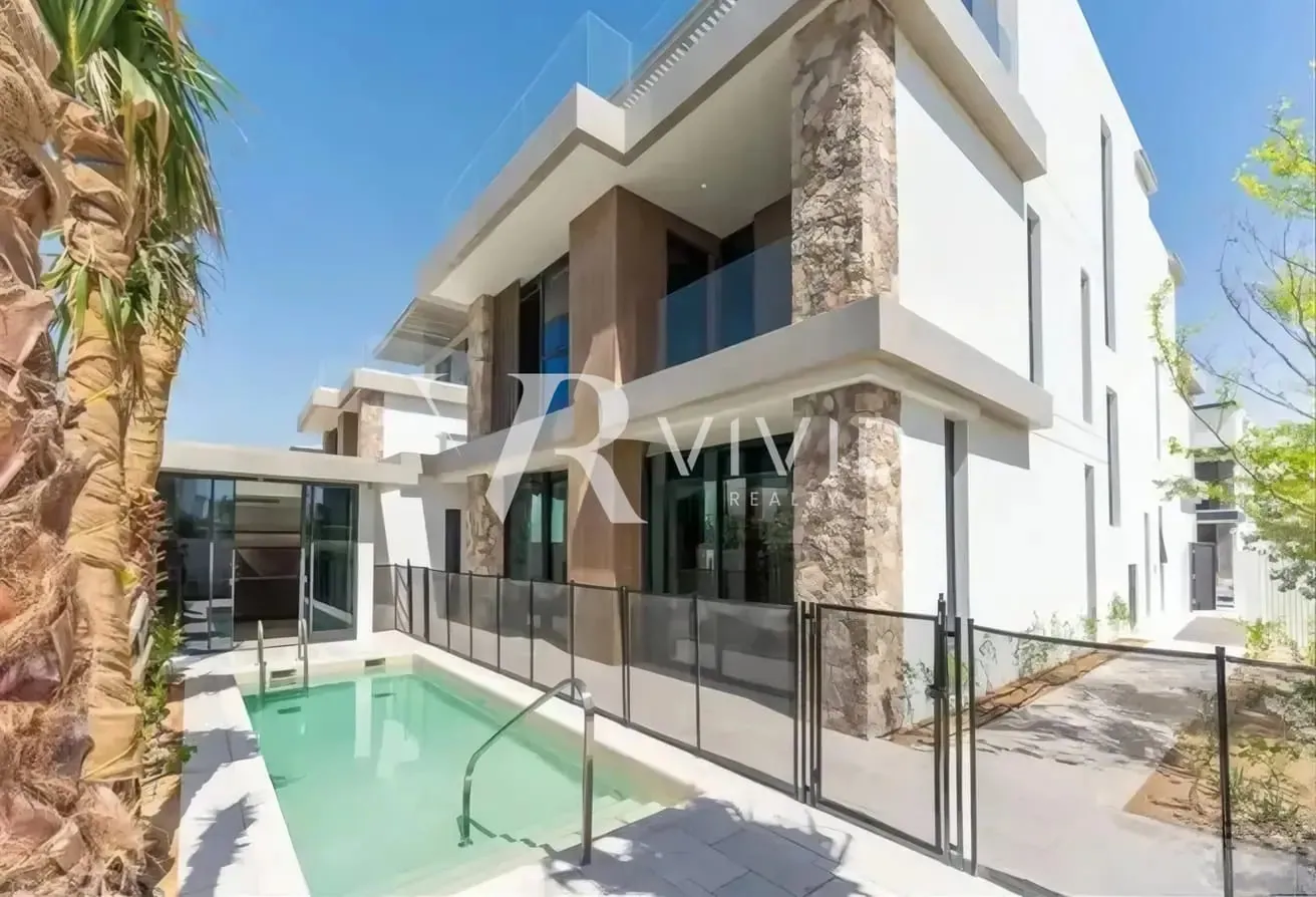 Swimming Pool | Single Row | 5 Ensuite Bedrooms