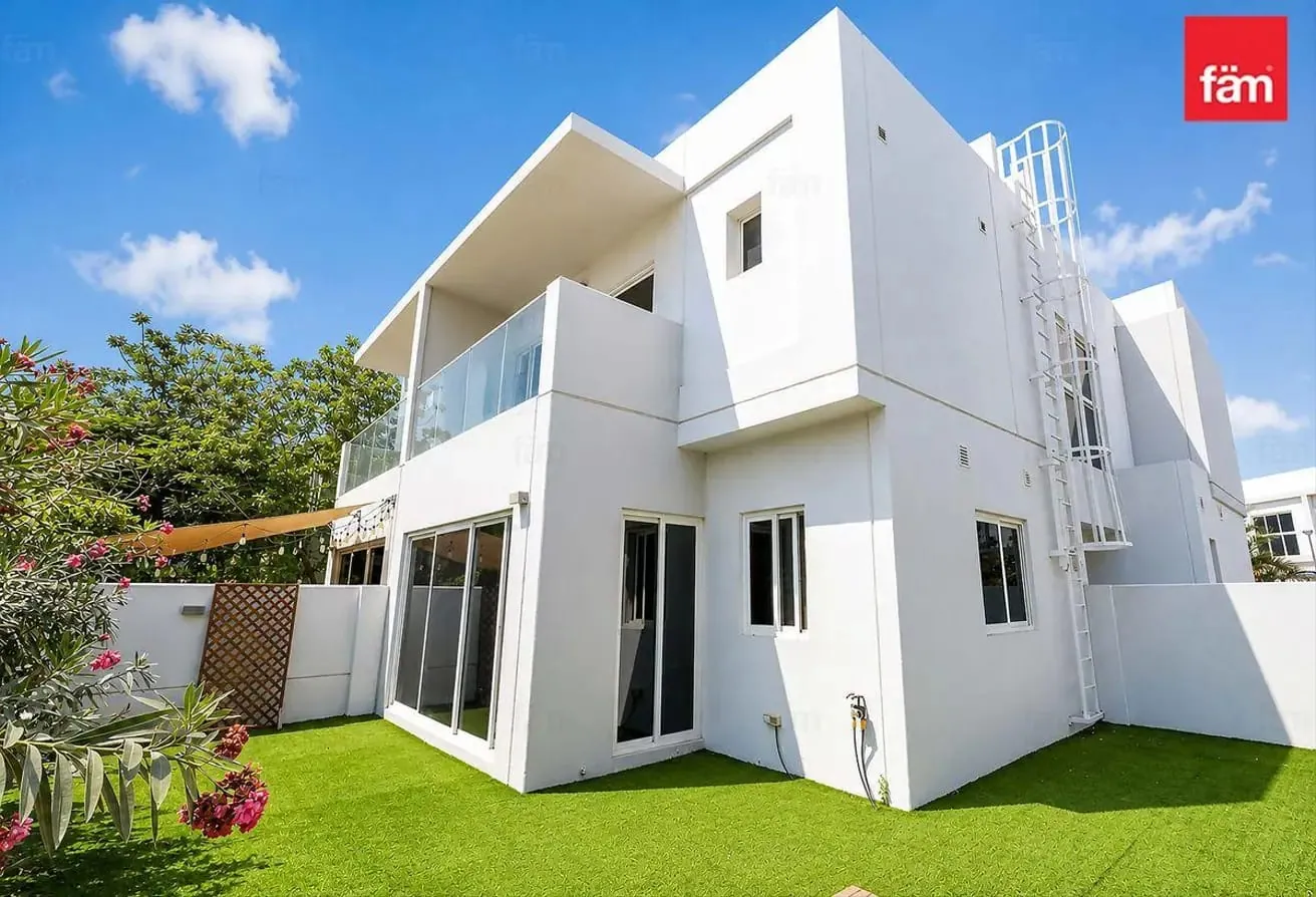Vacant I Semi Detached I Close To Amenities
