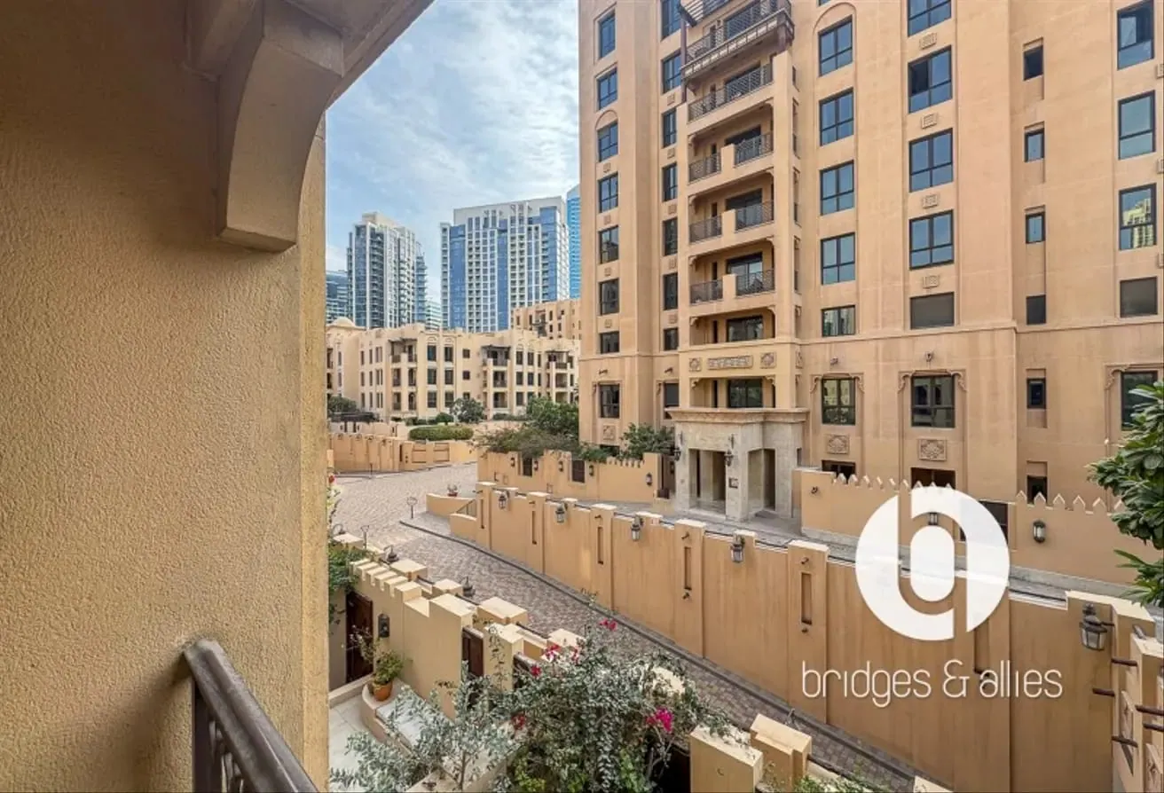 READY TO MOVE IN | WELL MAINTAINED | LARGE LAYOUT