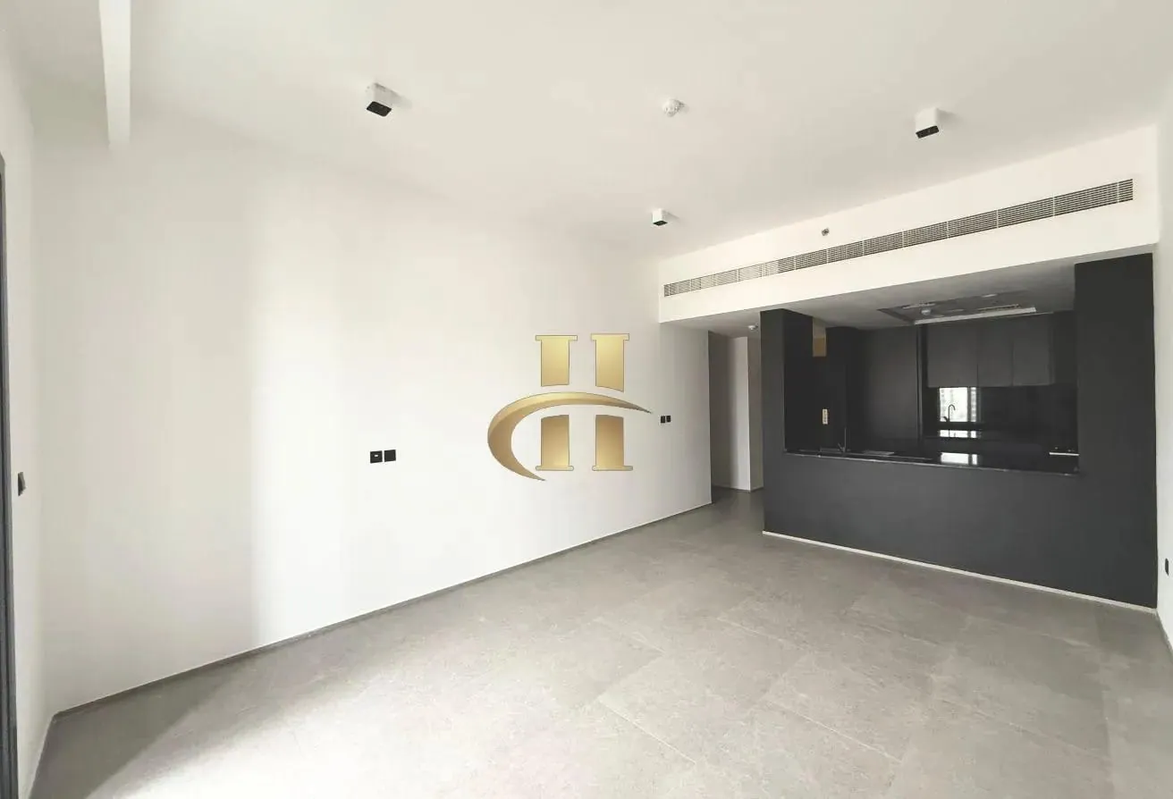 Vacant | Fitted Kitchen | Spacious Layout