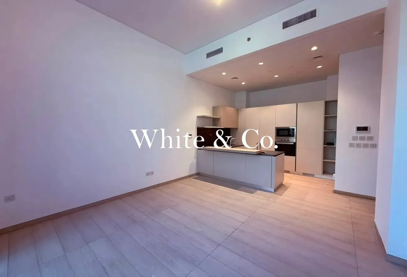 Ellington | Large Terrace | Appliances