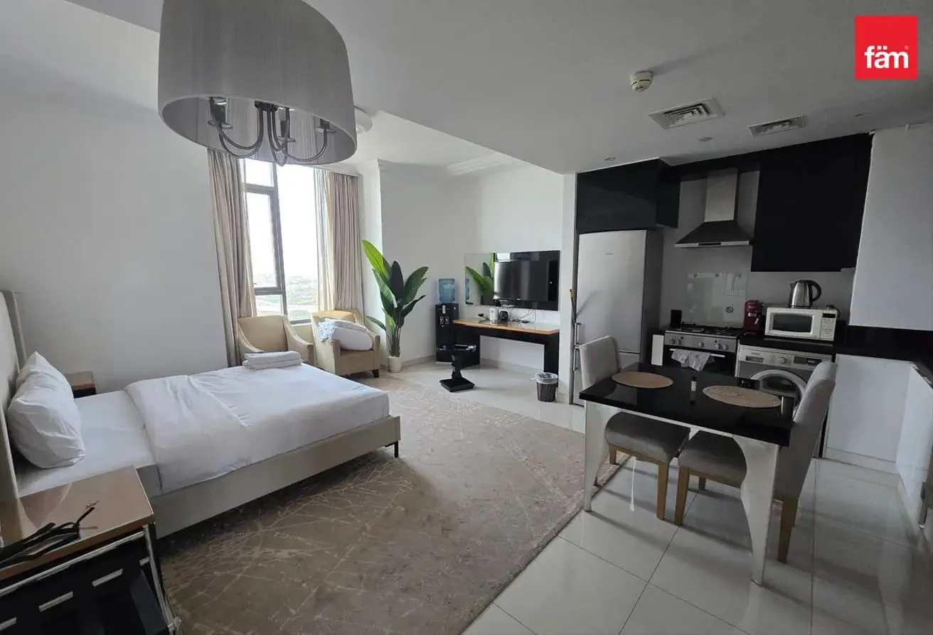 Fully Furnished | Vacant | Stable View