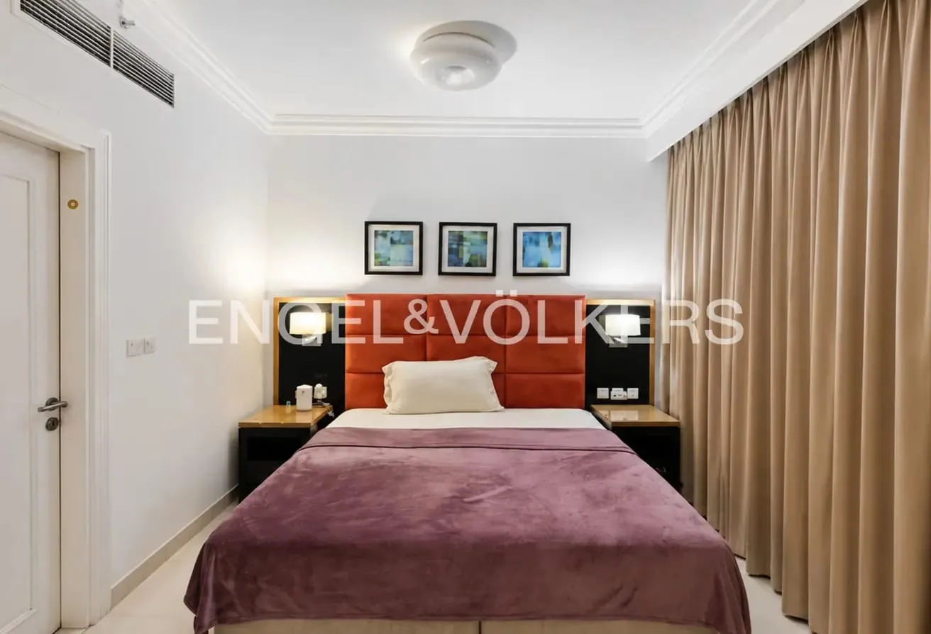 Modern Studio | Spacious | Furnished | Vacant