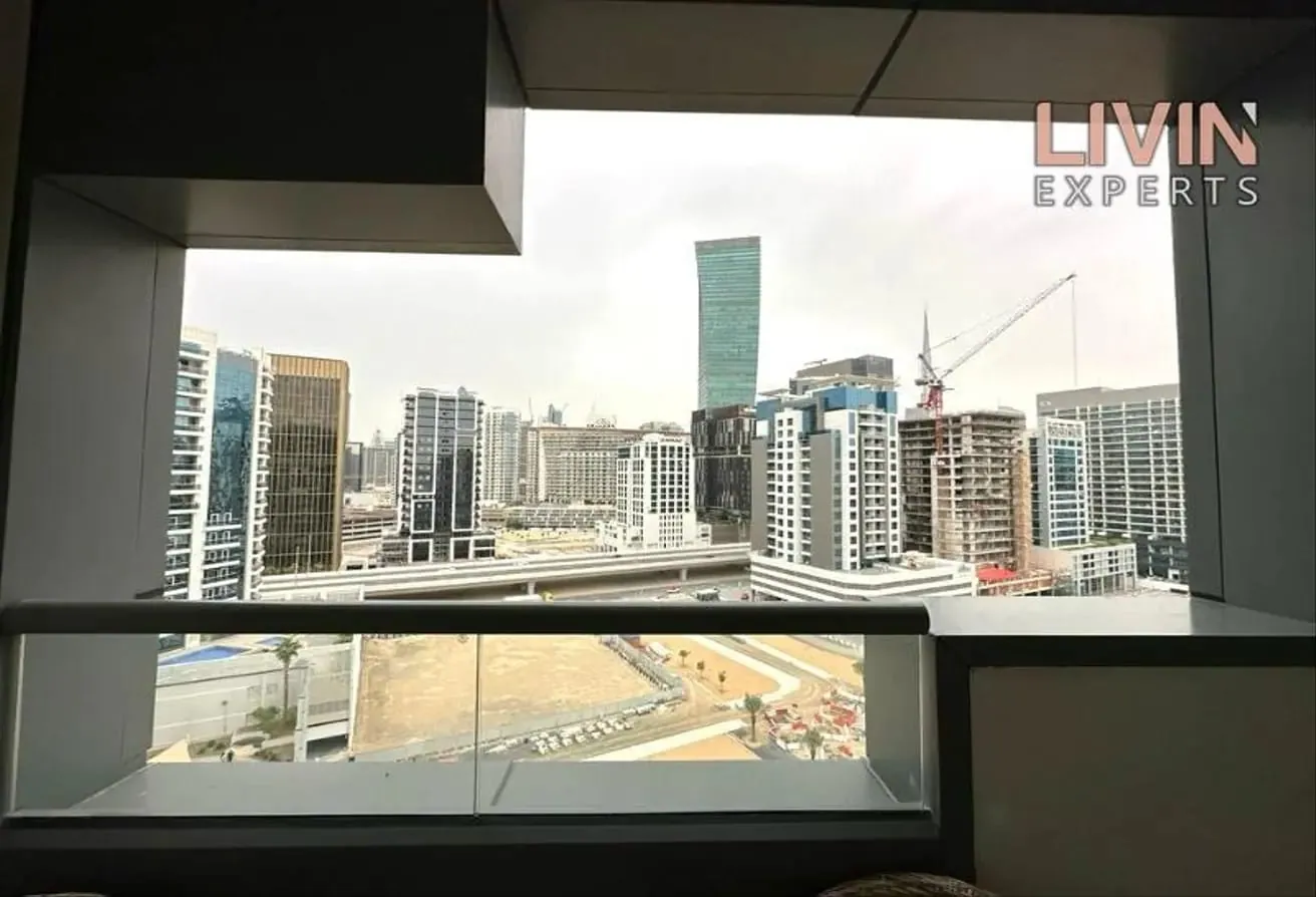Fully Furnished | Skyline View | Huge Layout