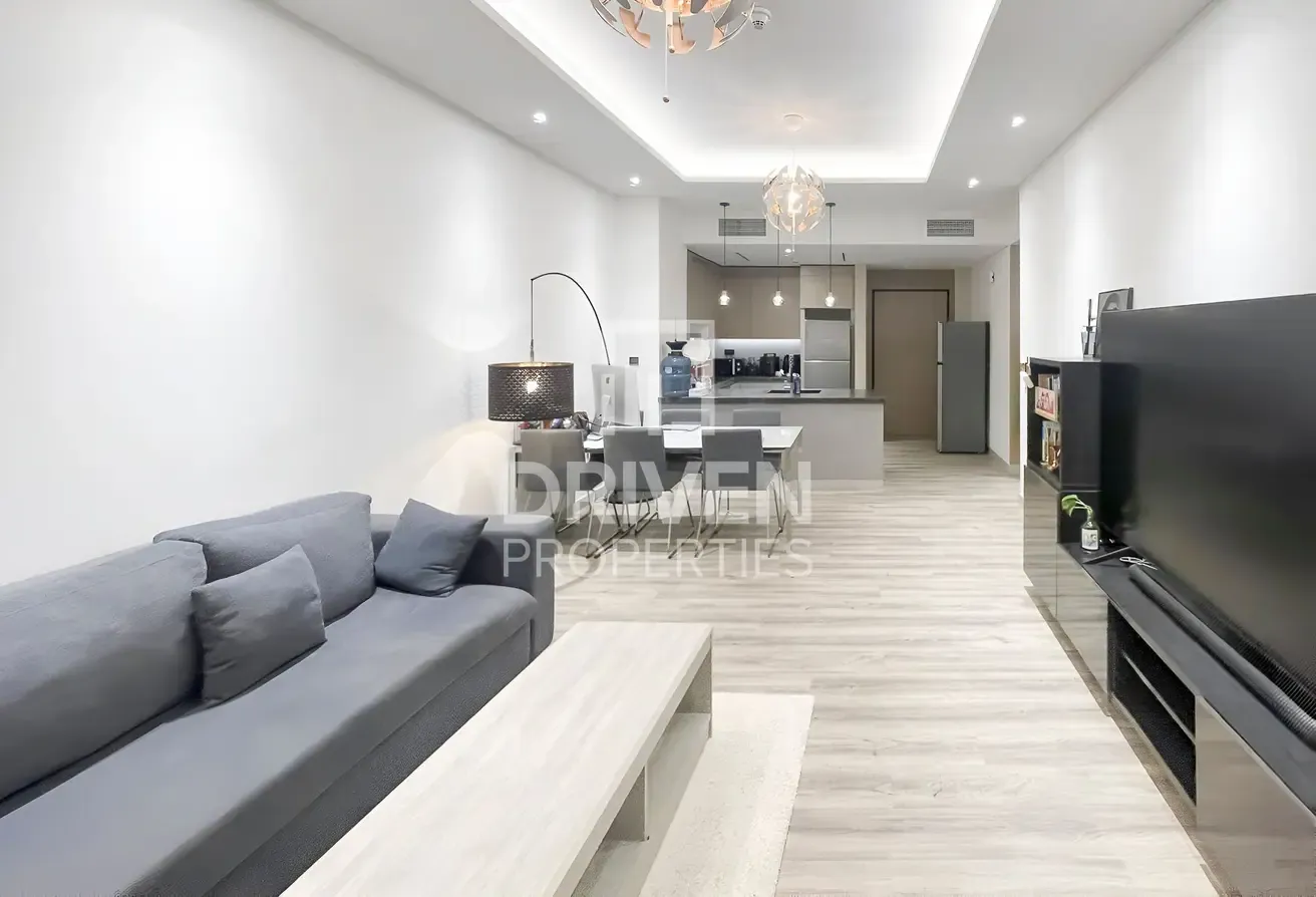 Spacious and Bright Apt | Ready to Move In