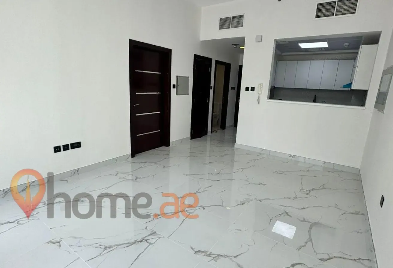 Spacious 1BR| Vacant | Community View | Prime Area