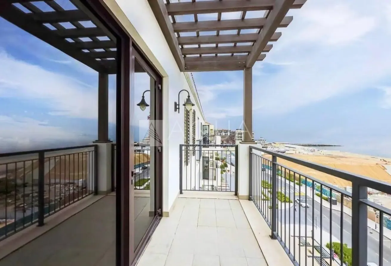 RARE HIGH FLOOR 1 BED OFFERING FULL SEA VIEW