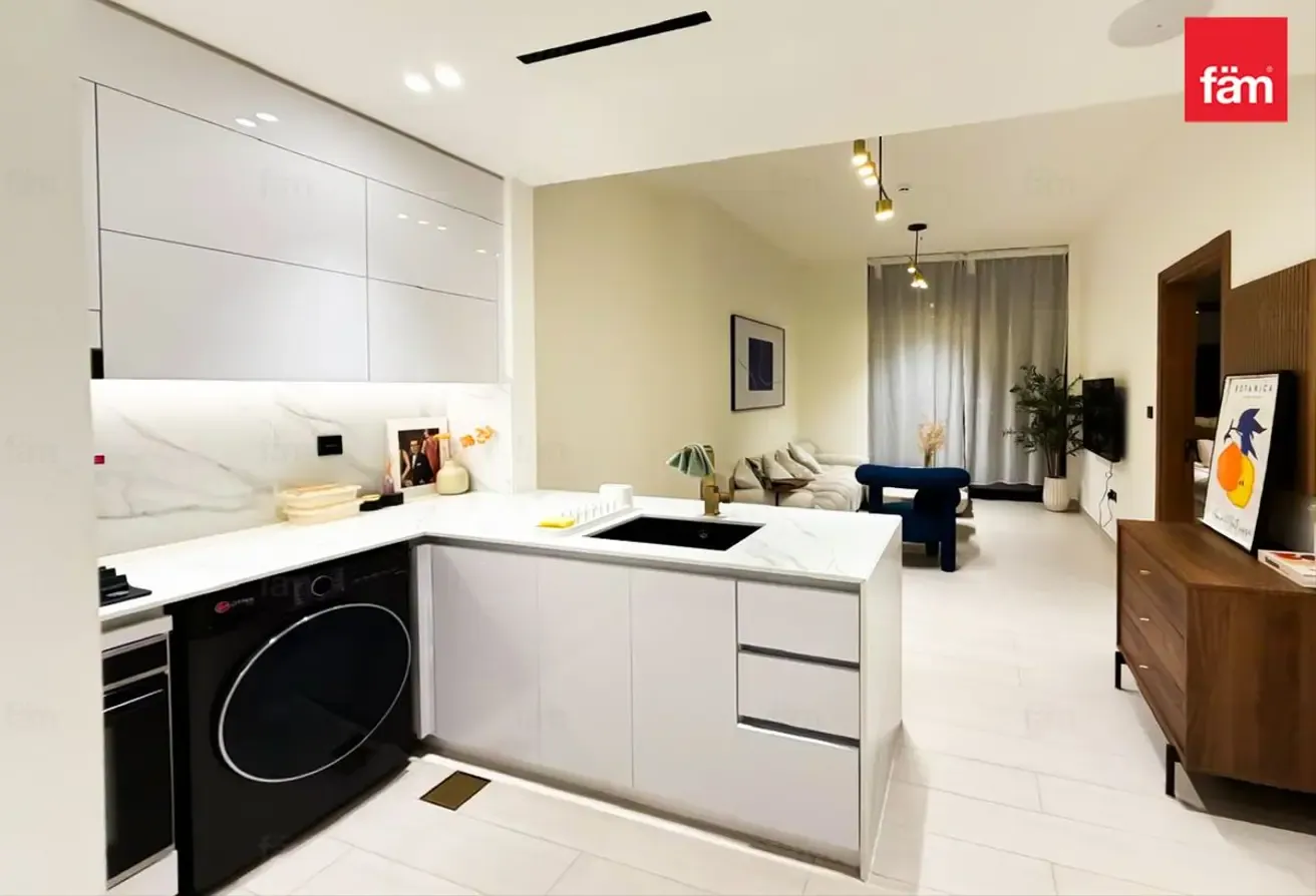 Opposite To Park | Fully Furnished | New Building