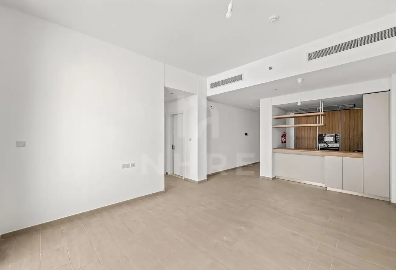 Vacant on Transfer | Cozy Layout | Miele Kitchen