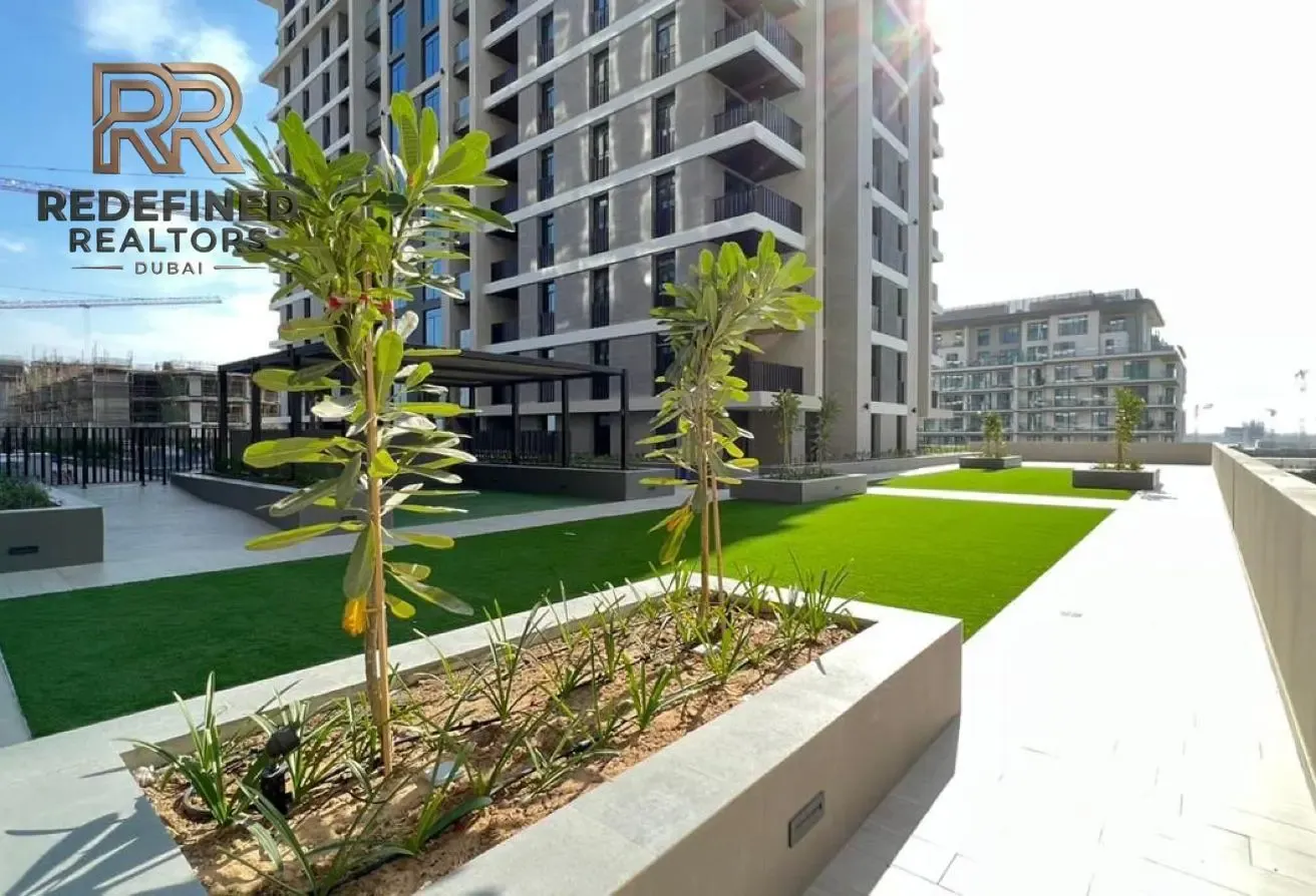 Elegant 1BR |Large Layout | Pool Views