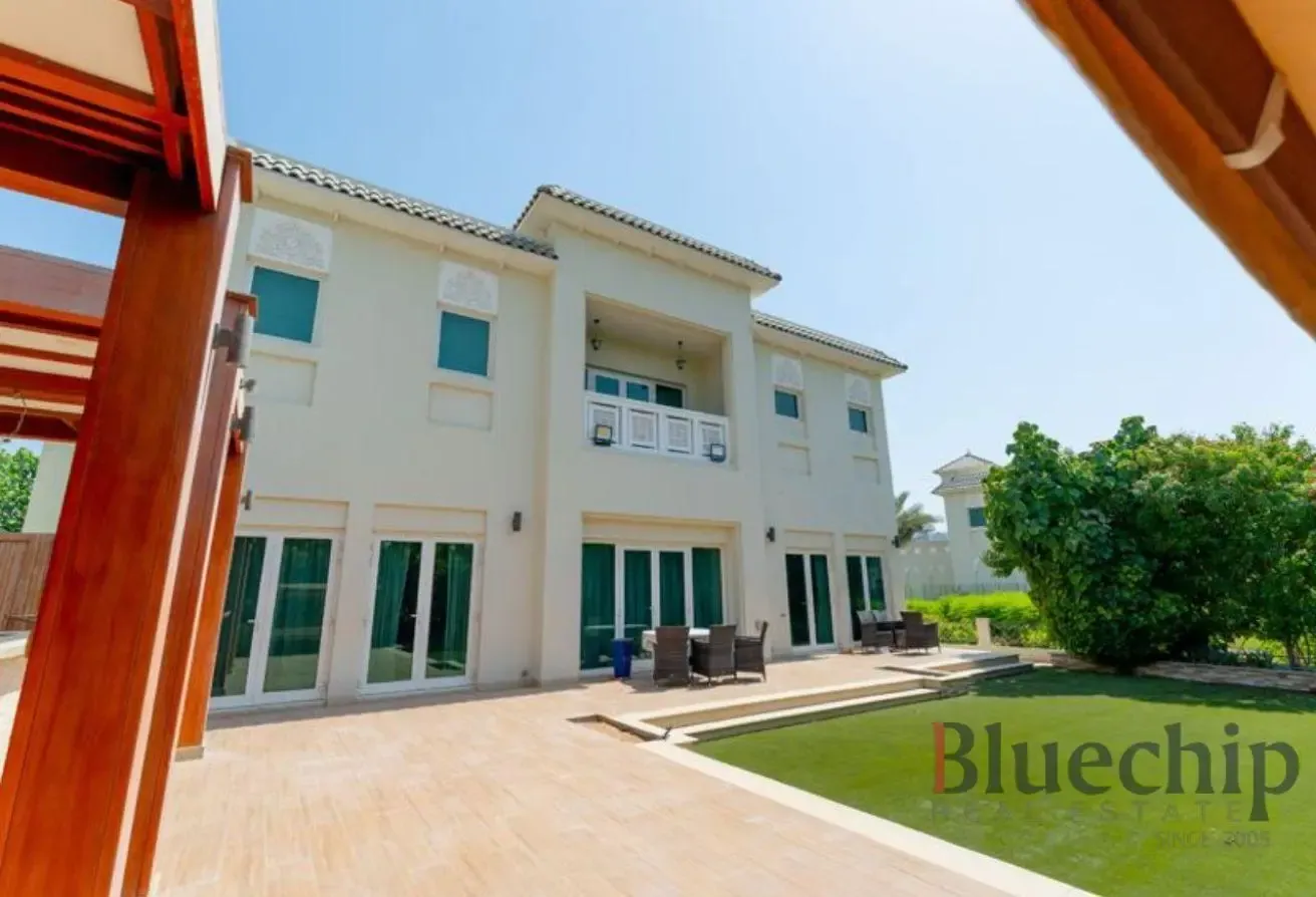 Large Balcony I Private Garden | Spacious Layout