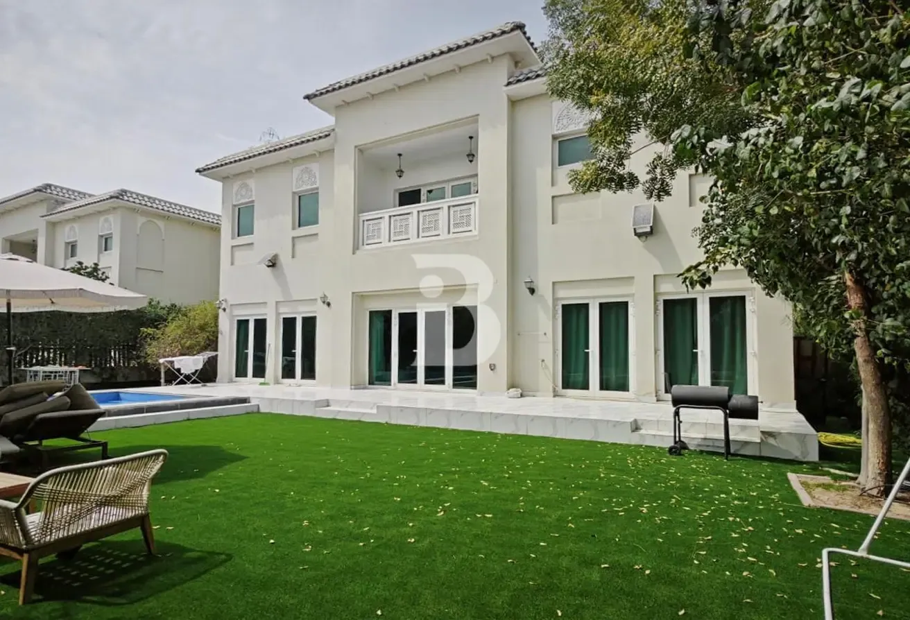 Exclusive | Corner | Pool | Internal