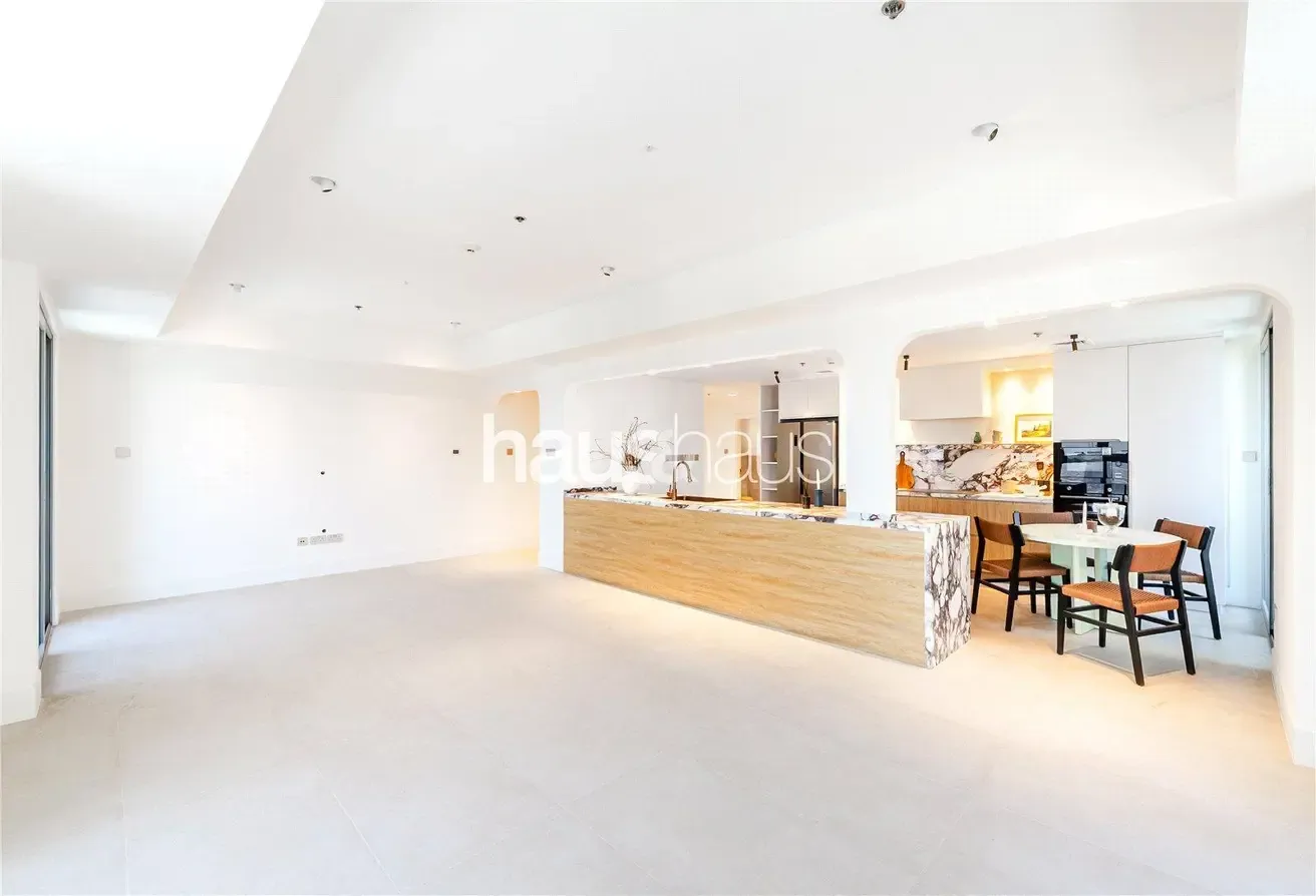 Luxury Upgraded | 3 bed plus maids | Full Sea View