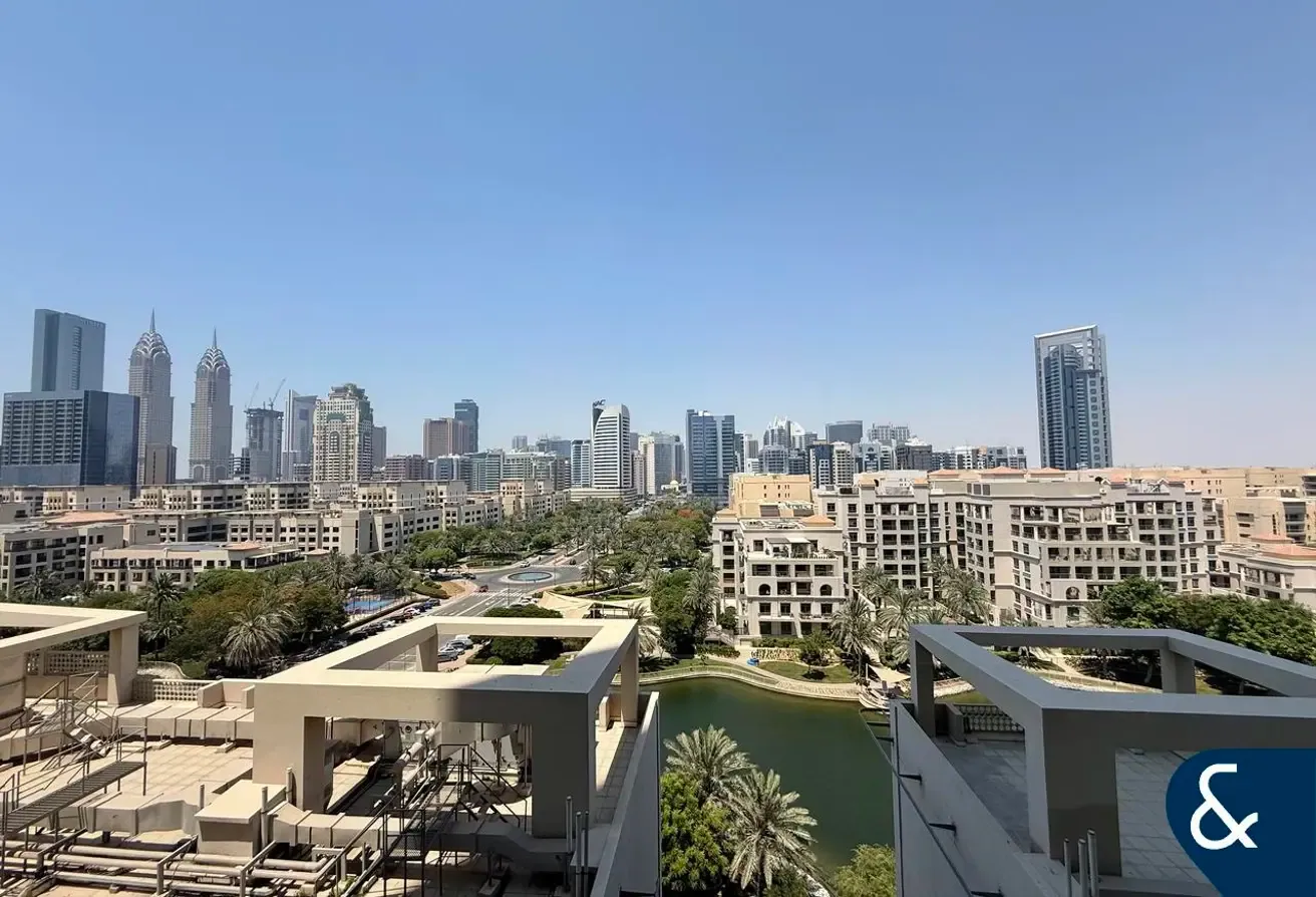 Spacious One Bedroom | Lake View | Vacant
