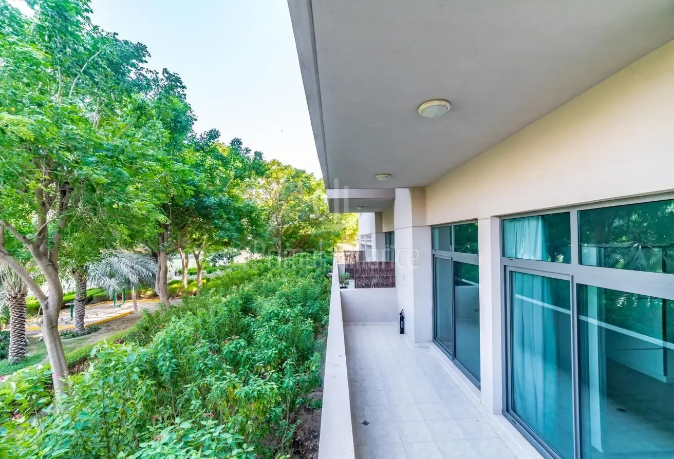 Upgraded | Lake / Canal View | Huge Terrace