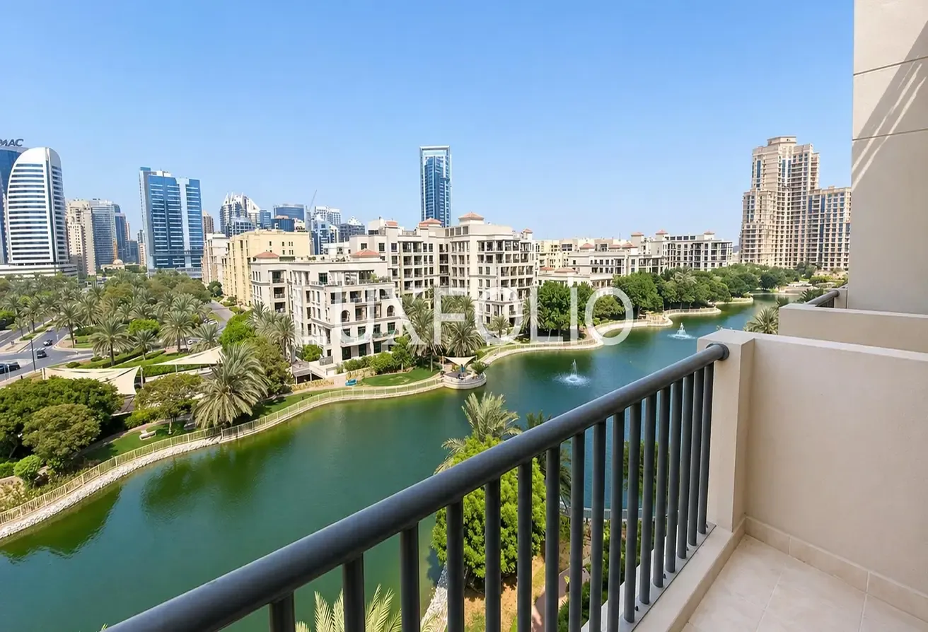 Large 1 Bed | Full lake views | Top floor