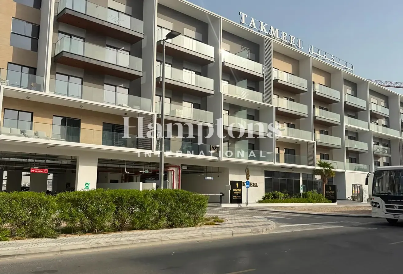 Elegant 1 Bedroom | With Close Kitchen
