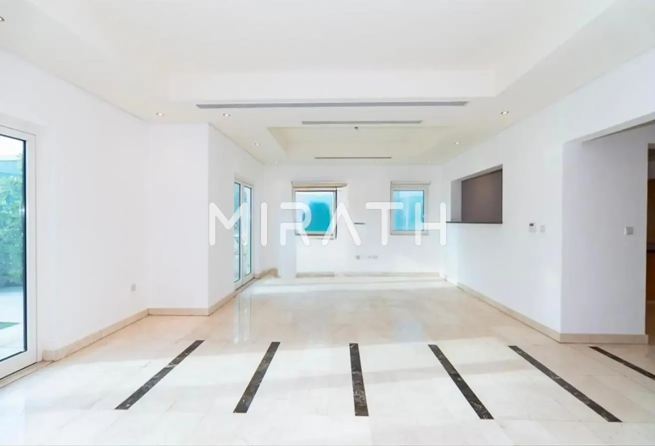 Single Row | Spacious Unit | Motivated Seller