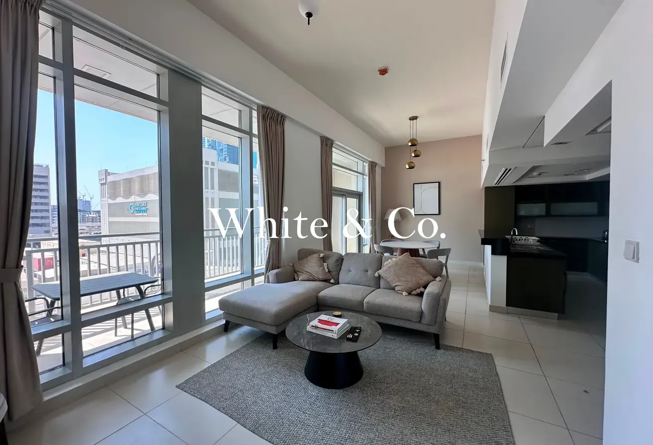 Fully Furnished | Modern Unit | 6 Cheques