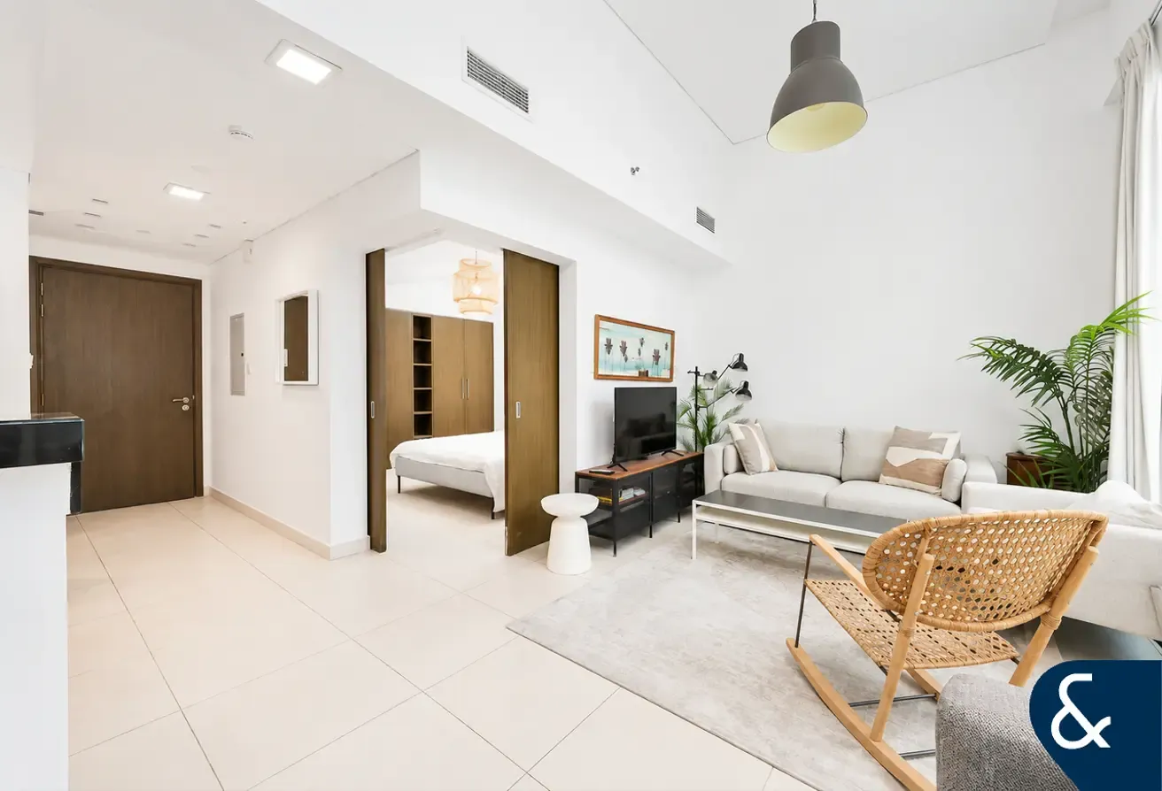 12 Cheques | Prime Location | Upgraded
