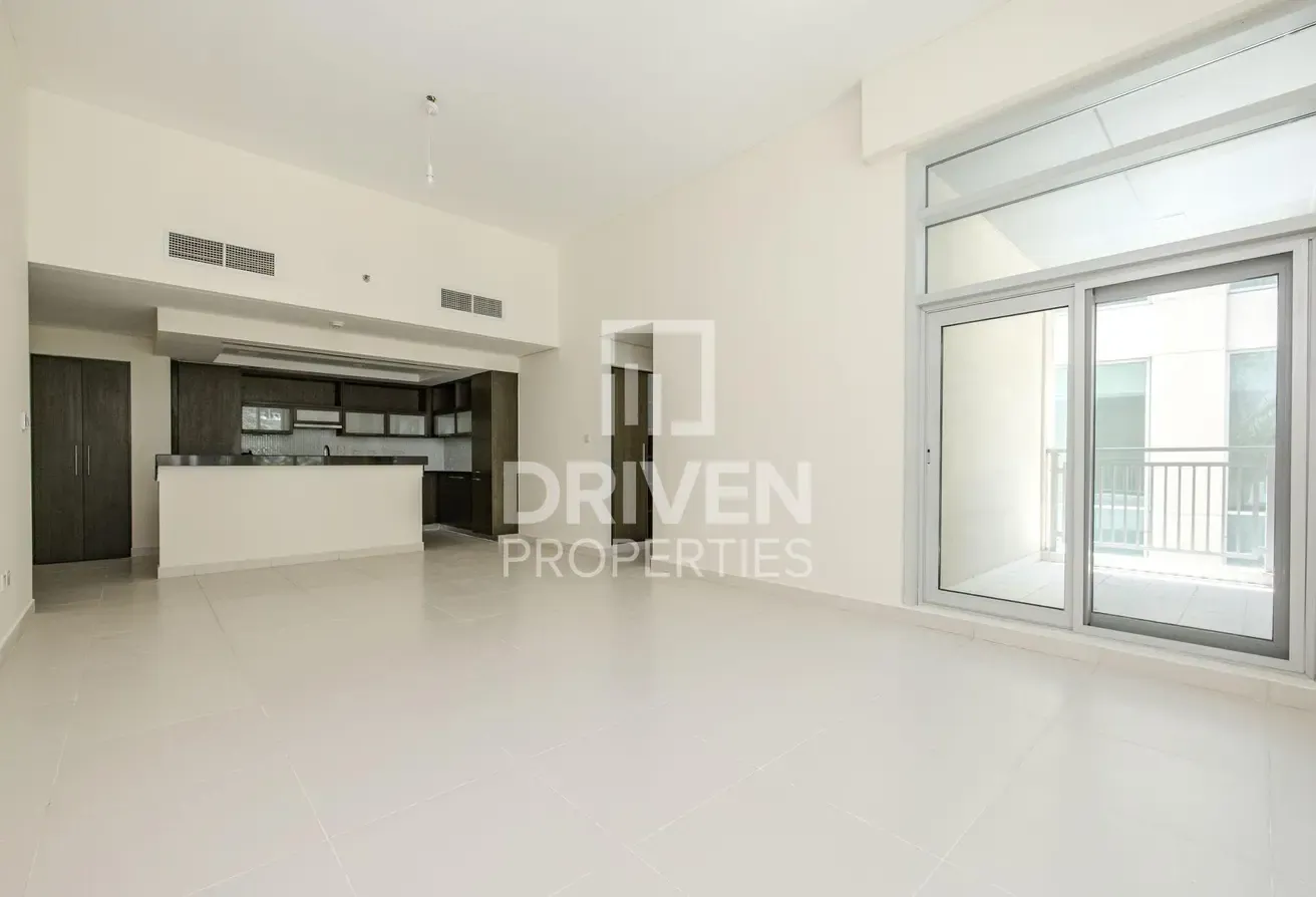 Spacious Unit | Low Floor | Ready to Move in