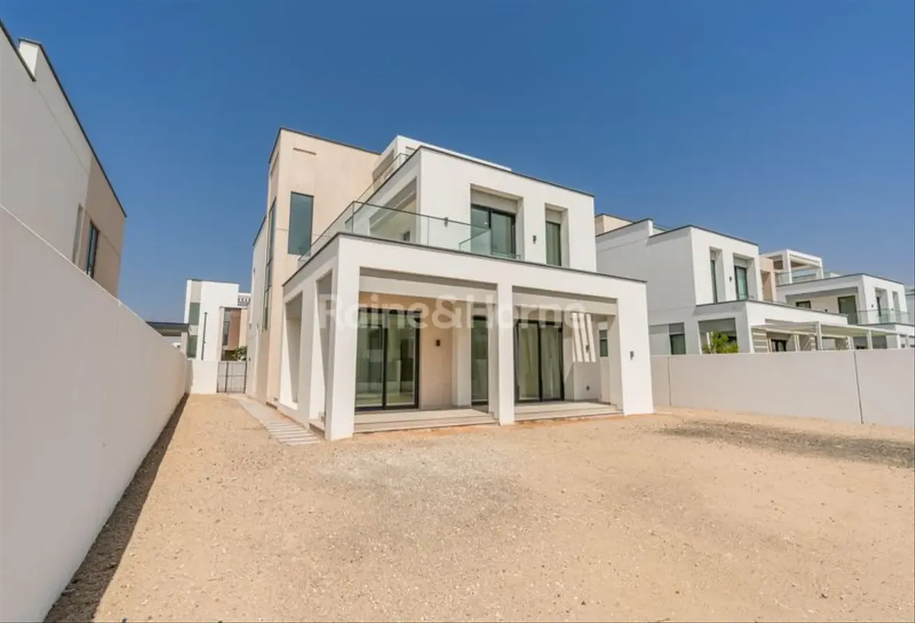 Big Plot | Parkside Villa | Near Clubhouse-Pool