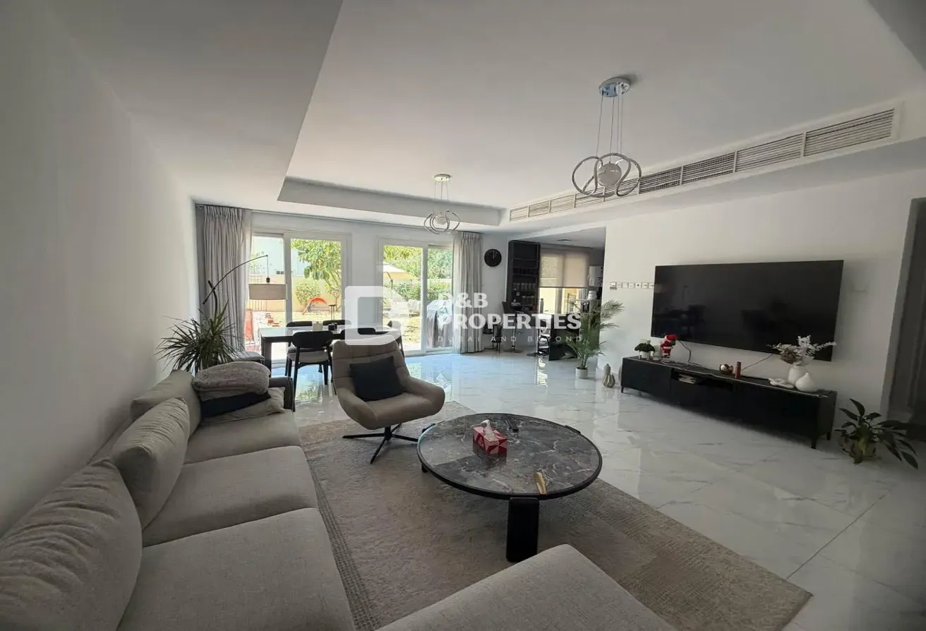 Upgraded 3BR | Unfurnished | Near Park and Lake