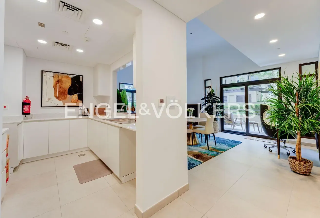 Large Terrace | Corner Unit | High Quality