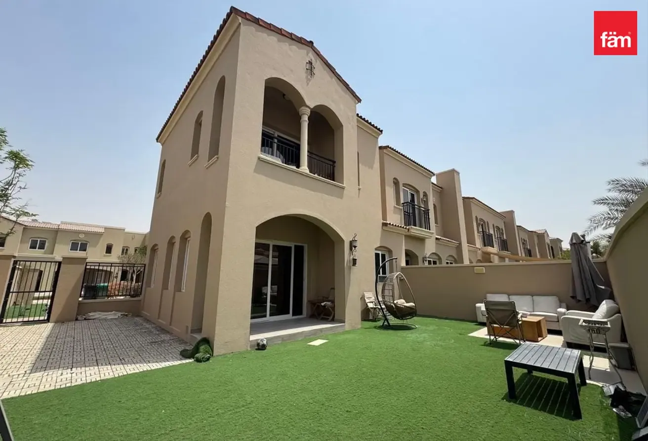 CORNER UNIT | FULLY FURNISHED | BIG GARDEN