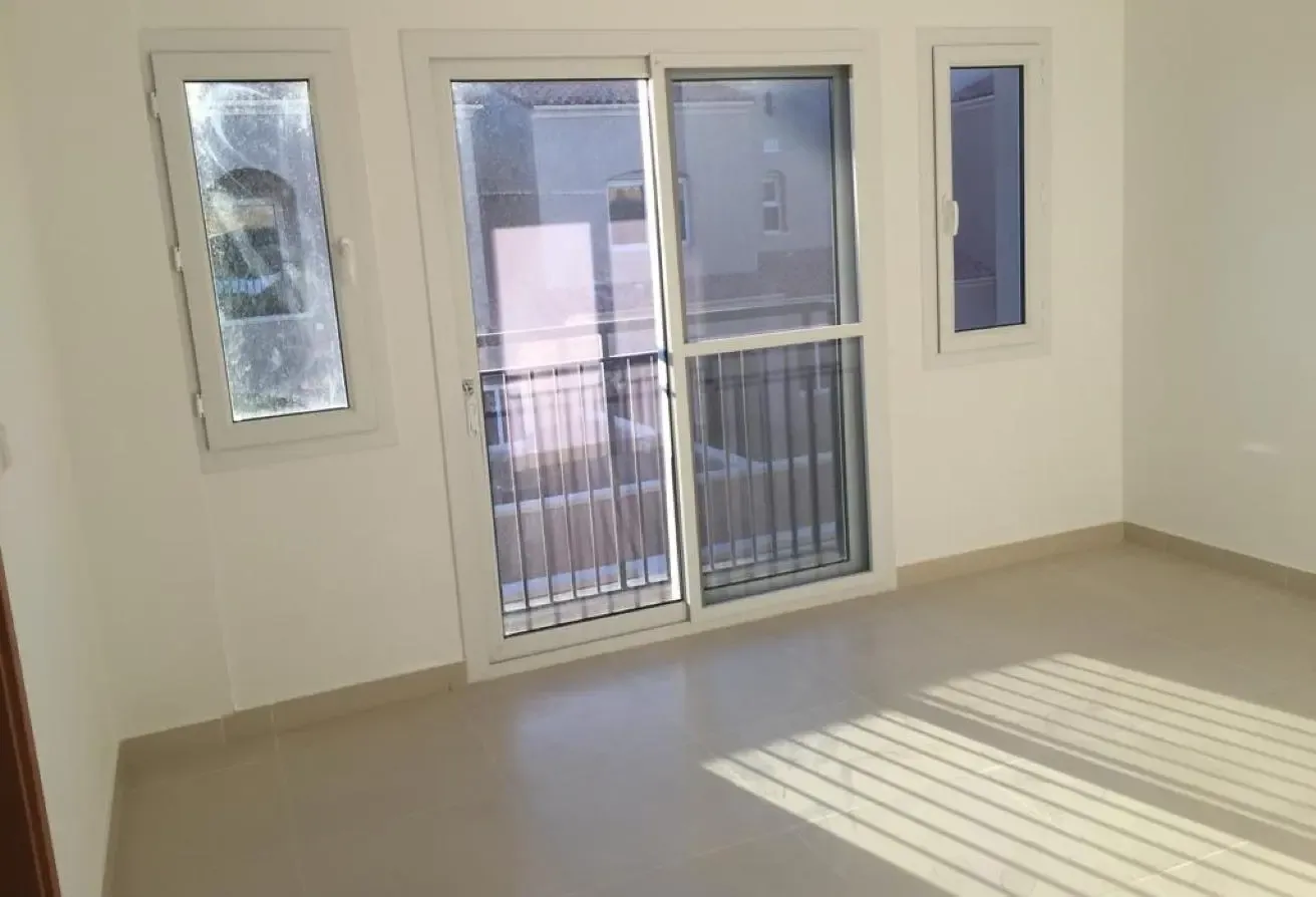 Dynamic 3 bedroom Townhouse | Maid room | Vacant