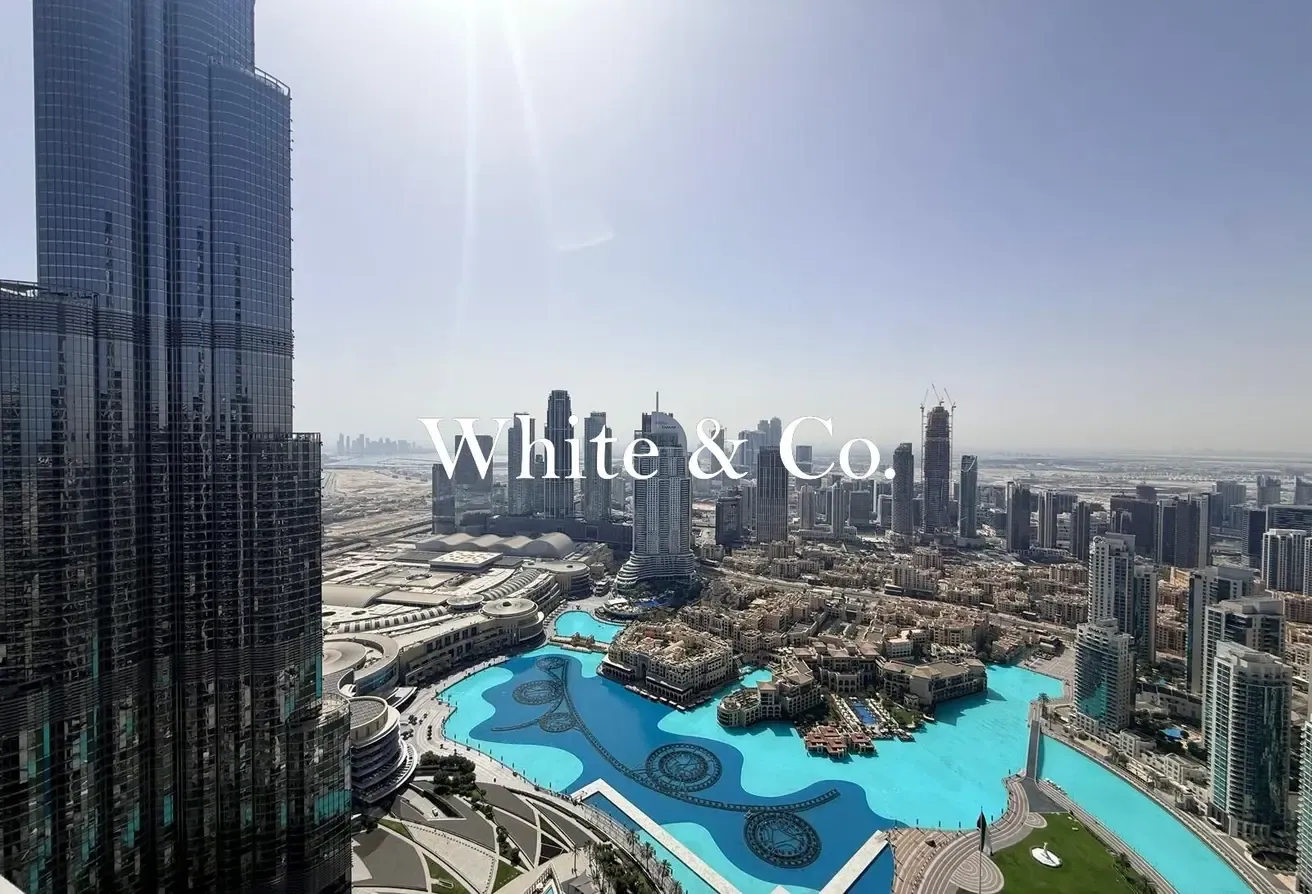 HIGH FLOOR | 02 LAYOUT | EXCLUSIVE APT
