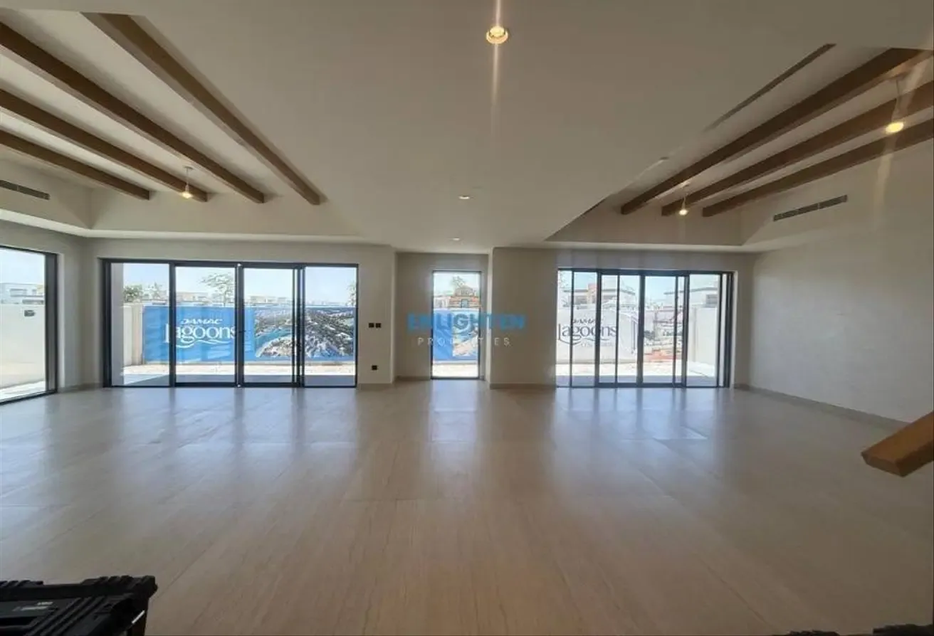Luxury 6BR Villa | Lagoon View | Prime Location