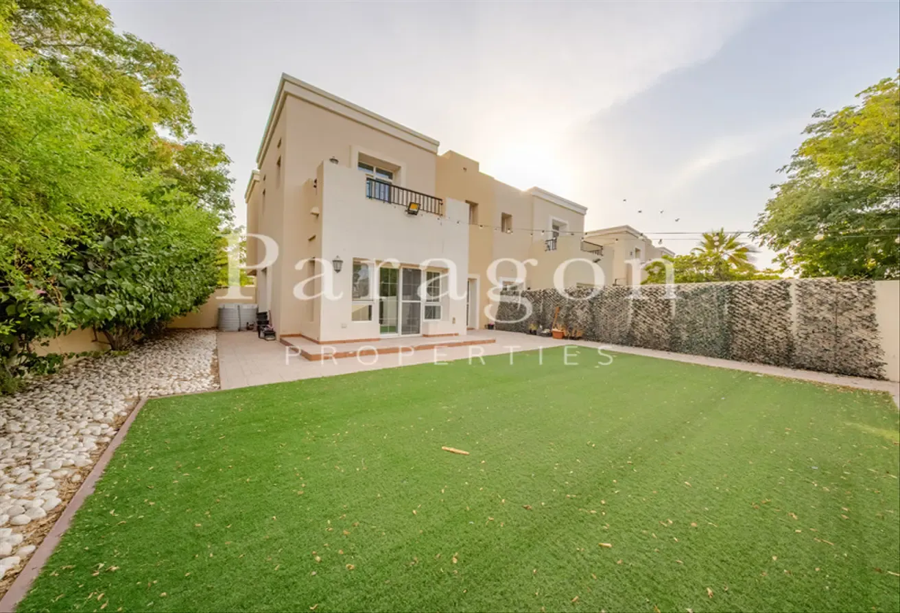 Large Corner Plot | Vacant | Great Condition